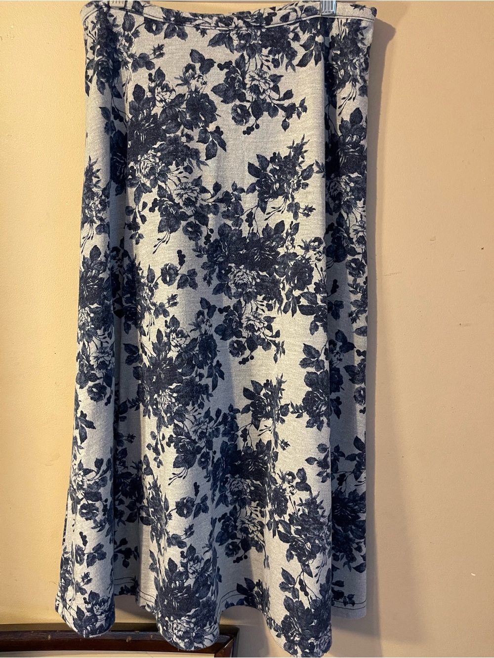 Coin 1804 Grey Heathered Floral Print Knit A-Line Midi Skirt Size M Fits Smaller